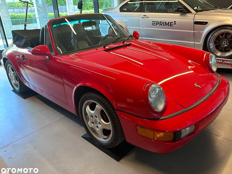 Porsche 911 czerwone z otwartym dachem